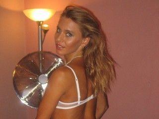 Samantha27 - Outdoor, Sexspielzeug, Spanking, Voyeurismus, Live-Dates sind meine sexuellen Vorlieben!