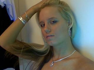 BlondieKiss - Anal-Sex, Exhibitionismus, Fetisch, Oralsex, Orgien, Rollenspiele, Schlucken, Sexspielzeug, Spanking, Voyeurismus sind meine sexuellen Vorlieben!