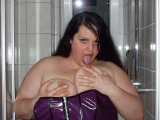 angeleyes - Anal-Sex, Devot, Dominant, Natursekt, Oralsex, Rollenspiele, Sexspielzeug, Tattoos, Wachs-Spiele, Live-Dates sind meine sexuellen Vorlieben!