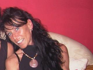 Melina - Lack und Leder, Oralsex, Outdoor, Pornographie, Rollenspiele, Schlucken, Sexspielzeug sind meine sexuellen Vorlieben!