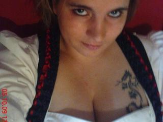Hot Jessica - Shoppen, mit Freunden treffen und bei jeder Gelegenheit flirten. ist meine Leidenschaft