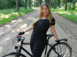 erna - Freunde, Musik, Schwimmen und Sauna. ist meine Leidenschaft
