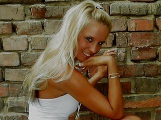 BlondieKiss - Fliegen,Tanzen und all das, was verrrückt ist. ist meine Leidenschaft