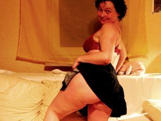 Reife Sex Lady - Ich höre gern alles an Musik, liebe ein schönes Dinner, bei einem schönen Film, gehe gerne shoppen, flirte super gern, ich liebe SEX;-) und lache viel. Mehr erfährst Du im Chat. ;-) ist meine Leidenschaft